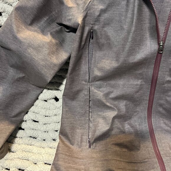 Lululemon The Drizz Lightweight Rain Jacket in Black Cherry Size 4 - Picture 8 of 16